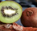 Kiedy jest sezon na kiwi? Sprawdź, by nie przegapić świeżych owoców