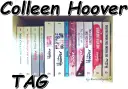 Reihe von Colleen Hoover Büchern auf einem Regal, mit Titeln wie "Never Never" und "Maybe Someday".