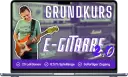 Mann spielt orange E-Gitarre, "GRUNDKURS E-GITARRE 2.0" steht im Bild.