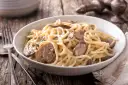 Przepis na idealne spaghetti z sosem Alfredo - łatwe i pyszne danie