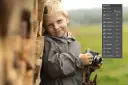 Chłopiec z aparatem, panel Retouch4me z opcją wygładzanie skóry photoshop.