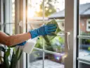 Skuteczne sposoby na czyszczenie ram okien po remoncie bez uszkodzeń