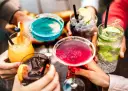 Drinki domowe: Proste przepisy, które zrobisz jak barman!