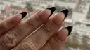 Schwarze French Nails: Dein Guide für angesagte Designs & DIY-Tricks