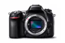 Czarny aparat Sony z widocznym sensorem i obiektywem.