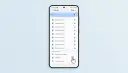 Smartphone-Bildschirm zeigt Bluetooth-Einstellungen mit AirPods als verfügbares Gerät.