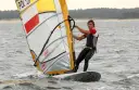 Windsurfing Mazury: Gdzie pływać, uczyć się i wypożyczyć sprzęt?