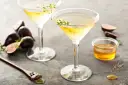 Jak zrobić Martini z oliwką? Przepisy na Dry i Dirty Martini