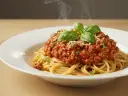 Jak zrobić sos do spaghetti? Przepisy krok po kroku (klasyka i wege)