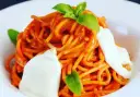 Szybkie spaghetti z przecierem pomidorowym – prosta i smaczna receptura
