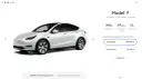Biały Tesla Model Y z widocznymi danymi technicznymi i cenami w Polsce.