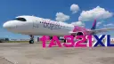 Samolot Wizz Air A321XL na płycie lotniska z napisem "1st A321XL".