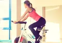 Jak ćwiczyć na rowerze stacjonarnym? Max efekty, zero kontuzji!