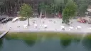 Plaża z domkami i barem nad jeziorem, idealne miejsce na magic camping Lubniewice.