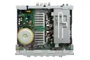 Wnętrze wzmacniacza Marantz 40n podczas testu: duży transformator, radiatory i płytki drukowane.