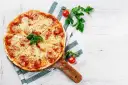 Pyszna pizza bezglutenowa, idealna na szybki obiad. Ten przepis na pizzę bezglutenową zachwyci każdego!
