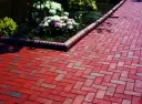 Jak zrobić chodnik z czerwonej cegły - uniknij najczęstszych błędów