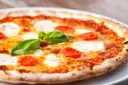 Jak zrobić pizzę jak z pizzerii? Przepis i triki pizzaiolo