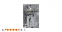 Schwarz-weiß Foto eines Mannes vor einer Tür, mit dem Titel "Nâzim Hikmet: Die Namen der Sehnsucht".