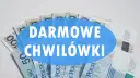Stos banknotów 100 zł i 50 zł. Na niebieskim tle napis "DARMOWE CHWILÓWKI". Gdzie jest haczyk?
