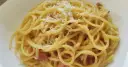 Carbonara bez śmietany: przepis na idealny sos w 15 minut