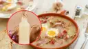 Prosty przepis na żurek z butelki. Aromatyczna zupa z kiełbasą, jajkiem i chrzanem. Idealna na Wielkanoc.