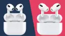 Zwei weiße Apple AirPods (3. Gen. links, Pro rechts) in ihren geöffneten Ladecases, geteilt durch einen Farbverlauf.