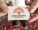 Karta Seniora: Gdzie i jak wyrobić? Maksymalizuj swoje zniżki!
