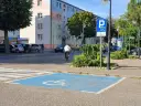 Czy niepełnosprawni płacą za parking? Zaskakujące przepisy w miastach