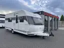 Nowy Hobby Excellent 495, idealny do podróży i jako hobby na kempingu.