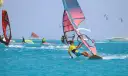 Ile trwa nauka windsurfingu? Opanuj podstawy w tydzień!