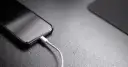 Jak wyczyścić port ładowania iPhone'a? Bezpieczny poradnik krok po kroku