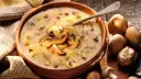 Skuteczne sposoby na to, jak zagęścić zupę pieczarkową bez grudek