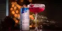 Przepisy na drinki z Red Bullem: Klasyki i nowości (alko i bez)