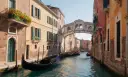 Ile trwa lot do Wenecji? Zaskakujące fakty o czasach przelotów