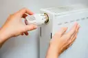 Kto odpowiada za kaloryfery w bloku? Ważne informacje o naprawach