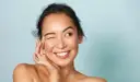 Gesichtshaut straffen: So gelingt es wirklich Tipps & Behandlungen