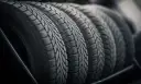 Opony całoroczne: Czy warto? Kluczowe zalety, wady i porównanie