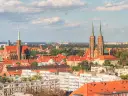 Panorama Wrocławia z katedrami i kamienicami. Idealne miejsce, by zobaczyć wrocław co zobaczyć w 1 dzień.