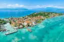 Malownicze miasteczko we Włoszech nad turkusowym jeziorem, idealne miejsce, gdzie do Włoch nad morze? To Sirmione!