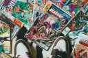 Kolekcja komiksów Marvela, w tym "The Uncanny X-Men" i "Deadpool", leży na dywanie. Idealne dla tych, którzy chcą wiedzieć, jak czytać komiksy Marvela.