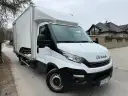 Biały Iveco Daily, idealny bus do 3.5 t na haku, gotowy do transportu.