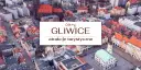Widok z lotu ptaka na rynek w Gliwicach z widocznymi zabytkowymi kamienicami i wieżą ratuszową. Odkryj Gliwice i jego atrakcje turystyczne.