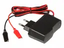 Prostownik do akumulatorów z czarnymi i czerwonymi przewodami oraz krokodylkami.