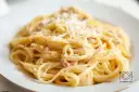 Idealna Carbonara ze Śmietaną: Sekret kremowego sosu krok po kroku