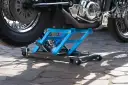 Jak zrobić podnośnik motocyklowy? Zbuduj sam, serwisuj bezpiecznie!