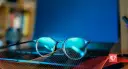 Filtr światła niebieskiego: Czy naprawdę chroni Twój wzrok i sen?