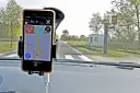 Telefon z nawigacją Yanosik pokazuje prędkość 31 km/h przy ograniczeniu do 50 km/h. Czy Yanosik działa w Niemczech? Tak, aplikacja działa i ostrzega o fotoradarach.