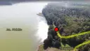 Jezioro Nidzkie i las. Na brzegu lasu zaznaczono pole namiotowe Binduga Borowa, idealne miejsce na nocleg.