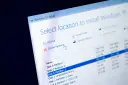 Instalator Windows 11 pokazuje opcje zarządzania partycjami. Kliknięcie "Usuń partycję" to pierwszy krok, by dowiedzieć się, jak sformatować dysk z systemem.